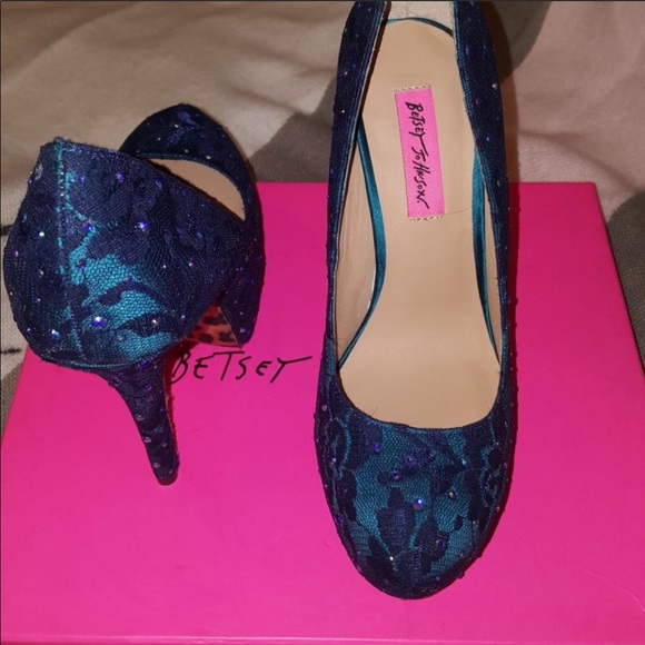 Betsey Johnson lace heels 👠 - Picture 2 of 13